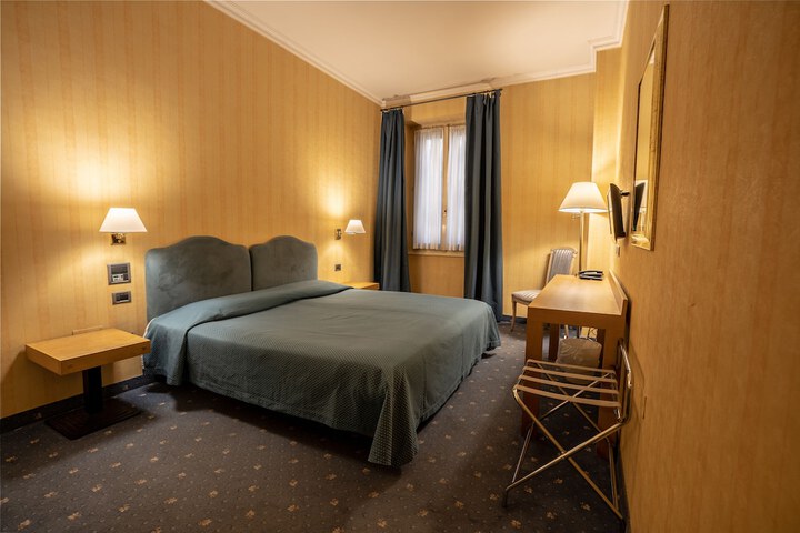 Room 6 of 26