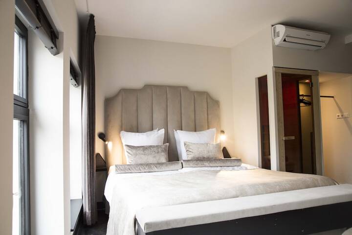 Room 5 of 36