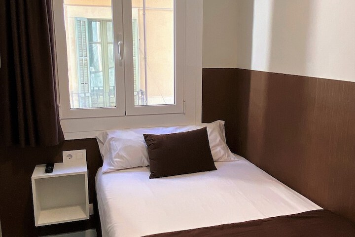 Room 12 of 34