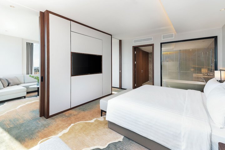 Room 2 of 100