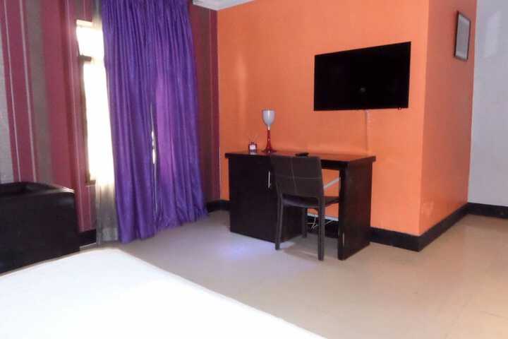 Room 13 of 35