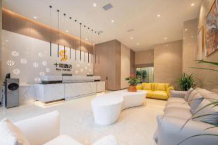 Shiyue Hotel (Gaoxian Fortune Center Store)