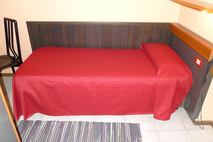 Room 12 of 33