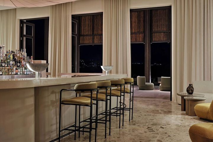 Lounge 68 of 84