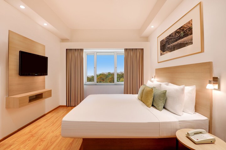 Room 9 of 40