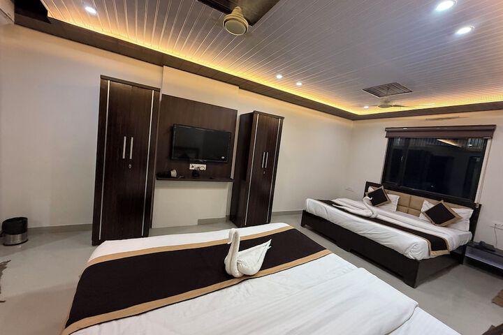 Room 8 of 15