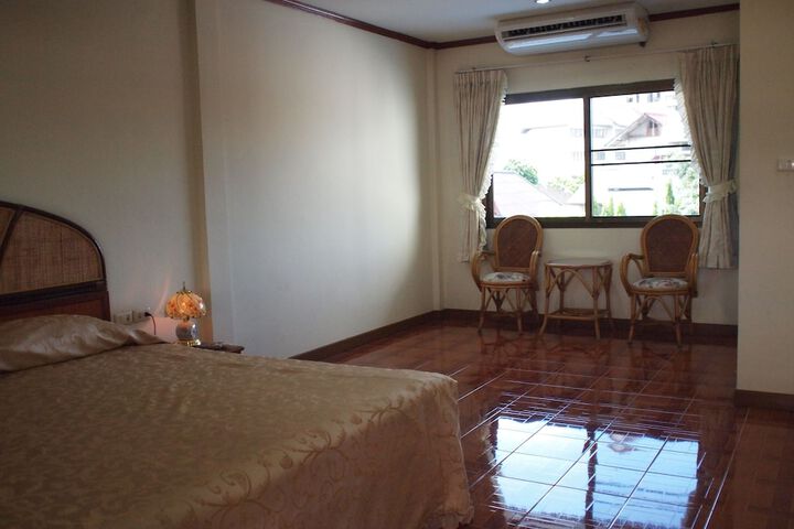 Room 10 of 38