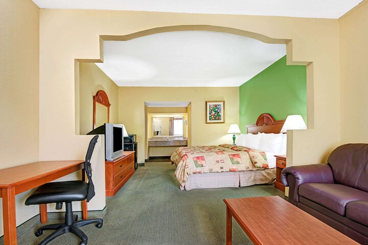 1 King Bed (6 of 10)