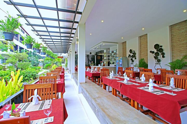 Dining 58 of 80