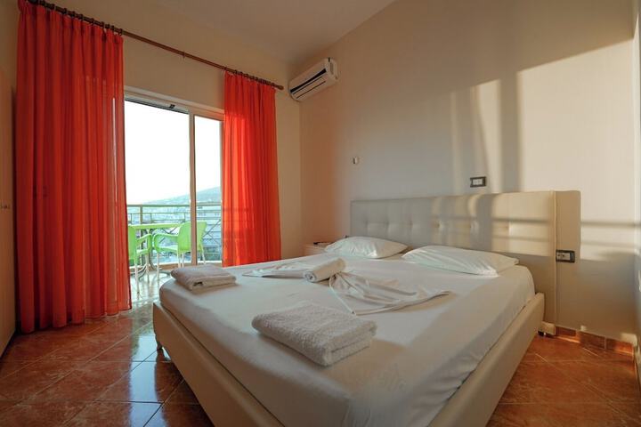 Room 32 of 66