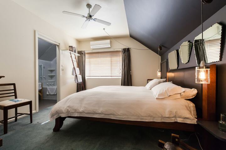 Room 6 of 42