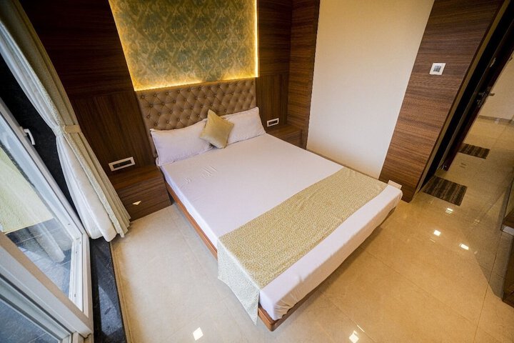 Room 9 of 39