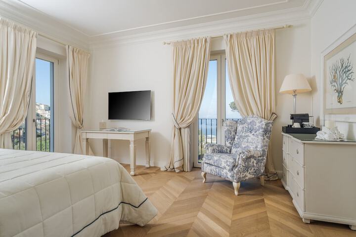Room 40 of 165