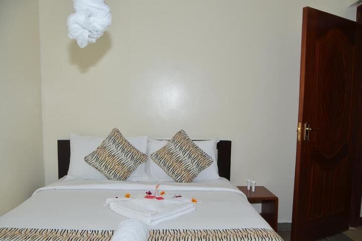 Room 3 of 34