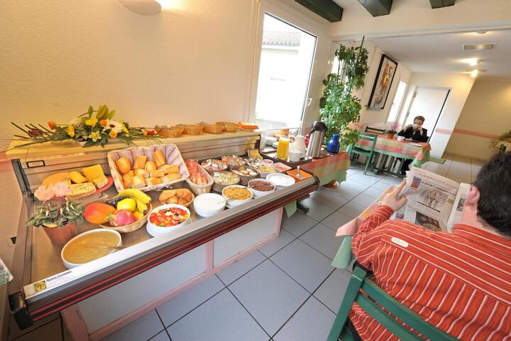 Dining 44 of 65