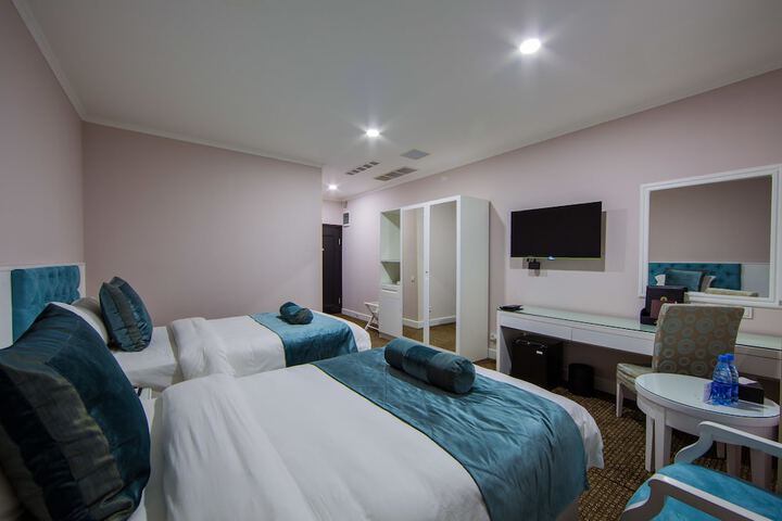 Room 8 of 114