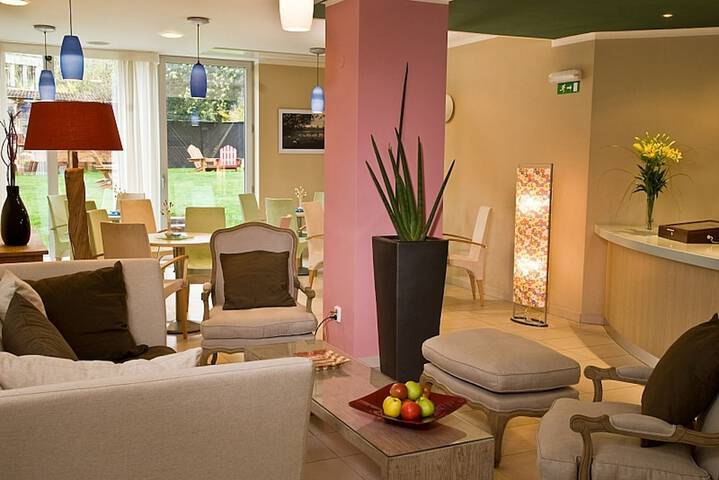 Guest Lobby
