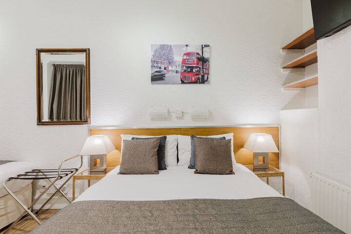 Room 2 of 107