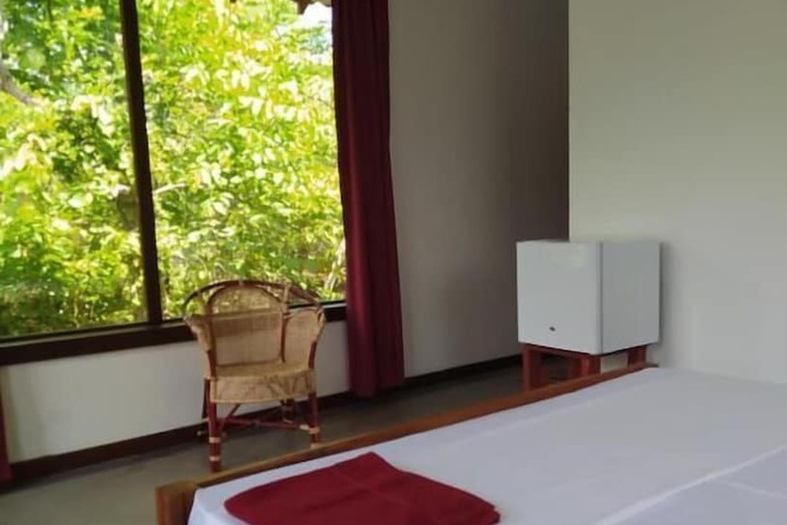 Room 2 of 49