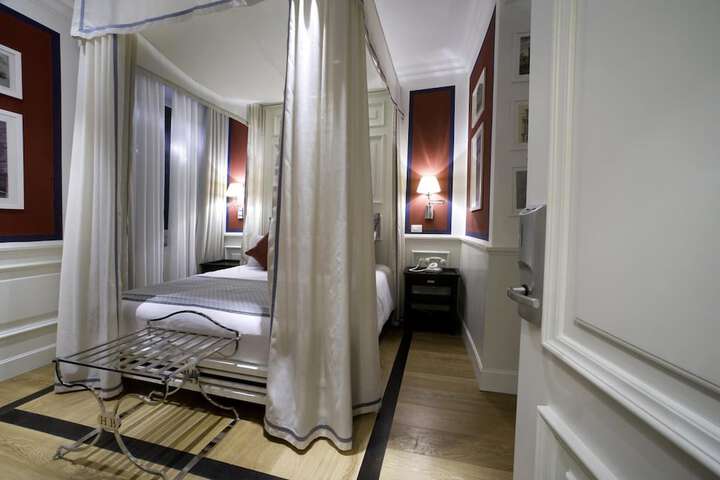 Room 17 of 66