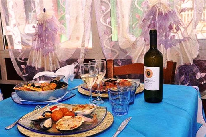 Dining 12 of 22