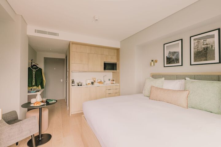 Room 17 of 43