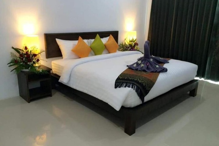 Room 8 of 34
