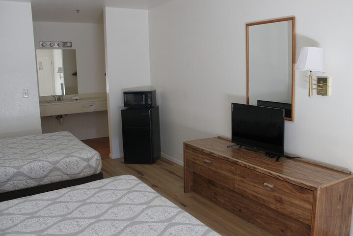 Standard Double Bed (3 of 6)