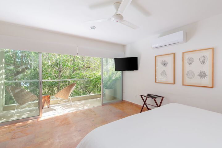 Room 5 of 95