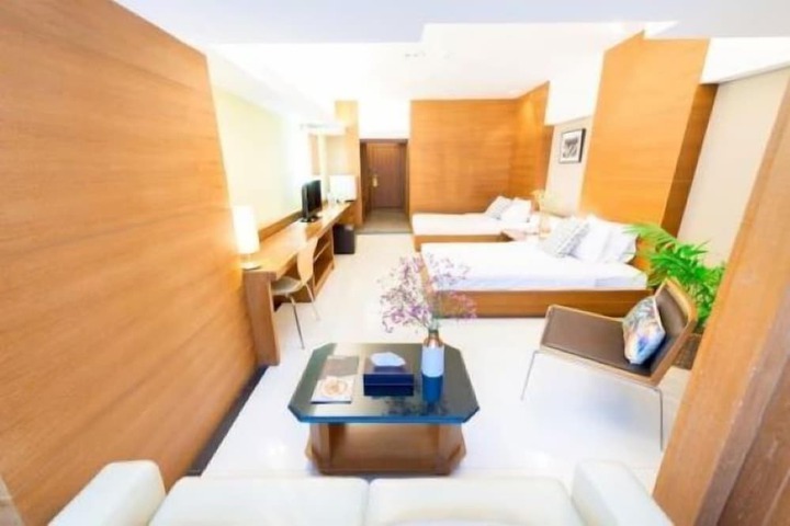 Room 9 of 37