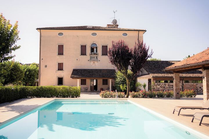 Pool Hotel
