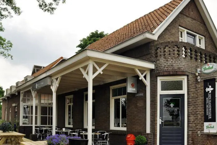 HOTEL DEN HANDWIJZER