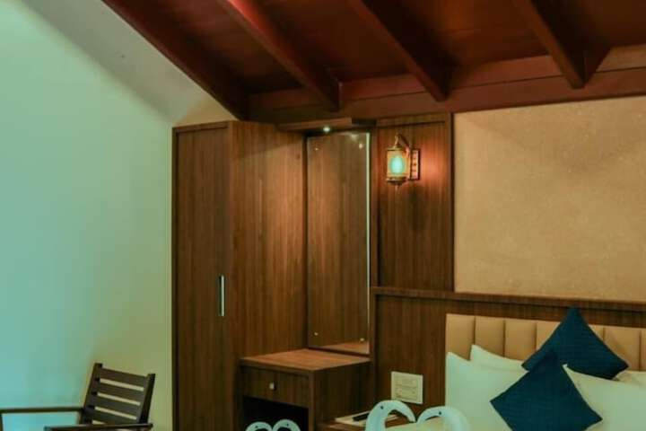 Room 15 of 37