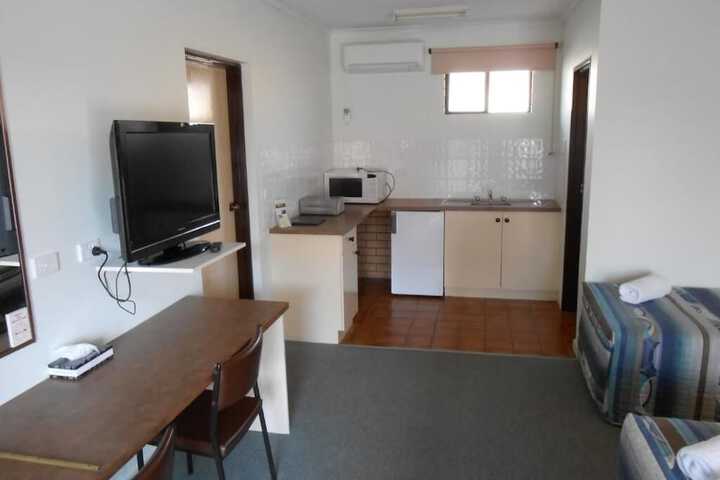 Room 3 of 28