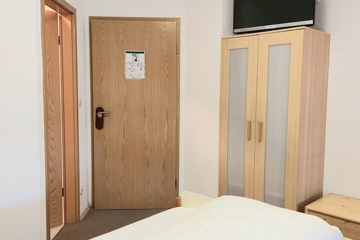 Room 15 of 76