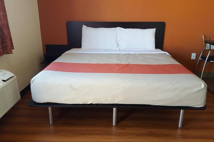 Deluxe Room 1 Queen Bed Refrigerator, Microwave (2 of 2)
