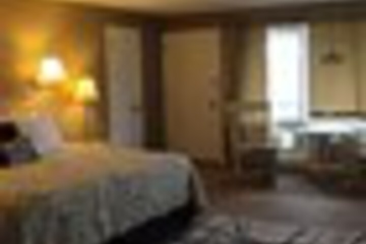 Room 83 of 243