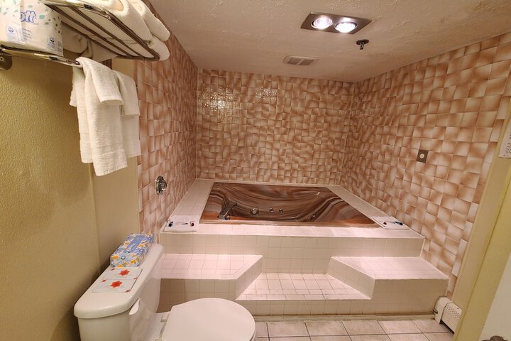 Deep soaking bathtub