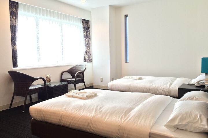 Room 9 of 27