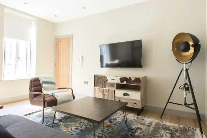 Exterior of Mayfair Parade - Trendy Pied-a-terre in Central London