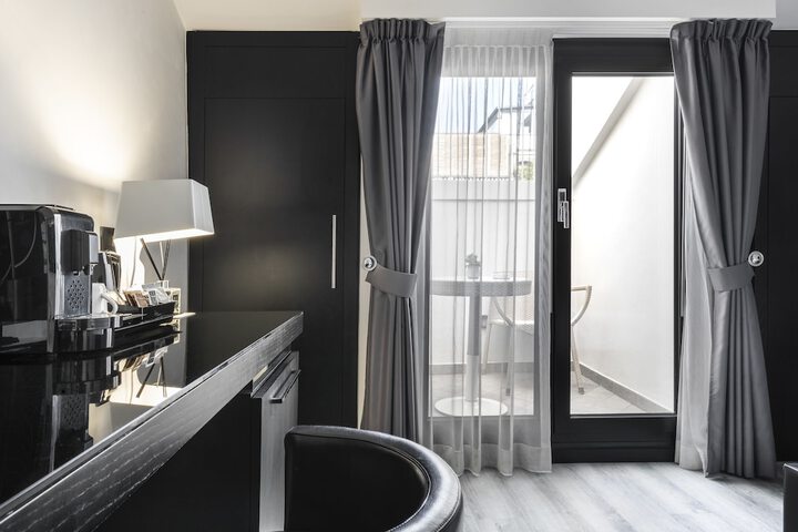 Room 7 of 34