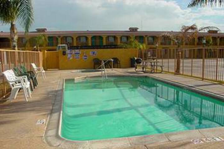 Pool 25 of 27
