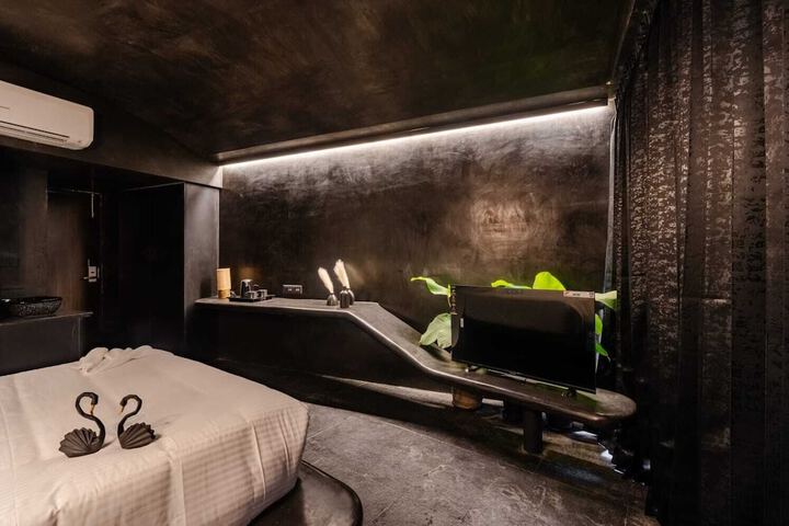 Room 17 of 56