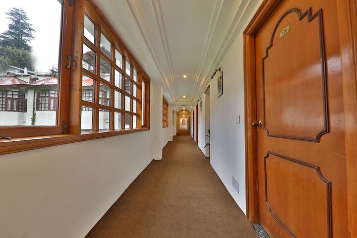 Ballroom/Hall 52 of 78