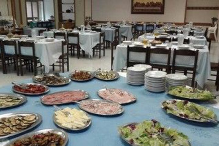 Dining 19 of 76