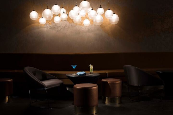 Lounge 254 of 303