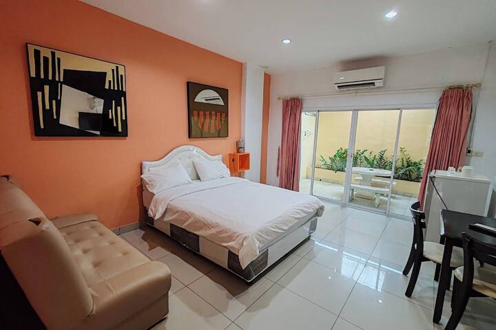 Room 28 of 69