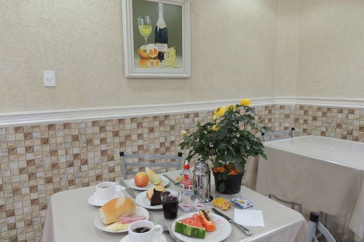 Breakfast/Coffee Service 102 of 107