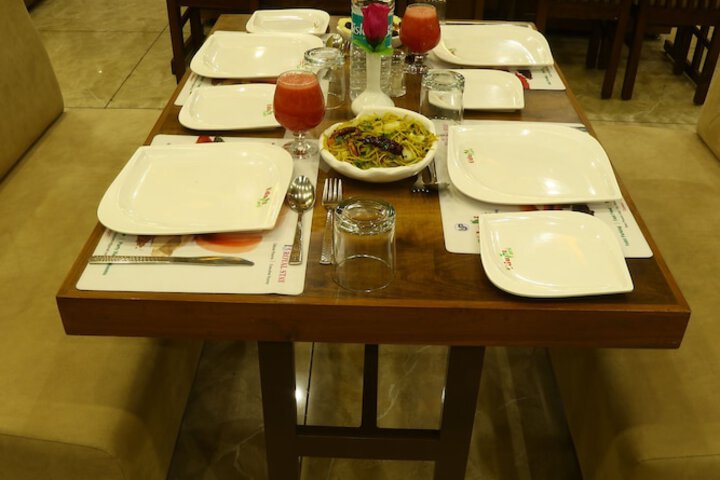 Dining 33 of 38