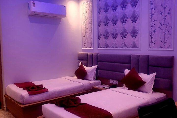 Room 4 of 28